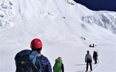 climbers climbing Mera peak with Himalayan Dynasty